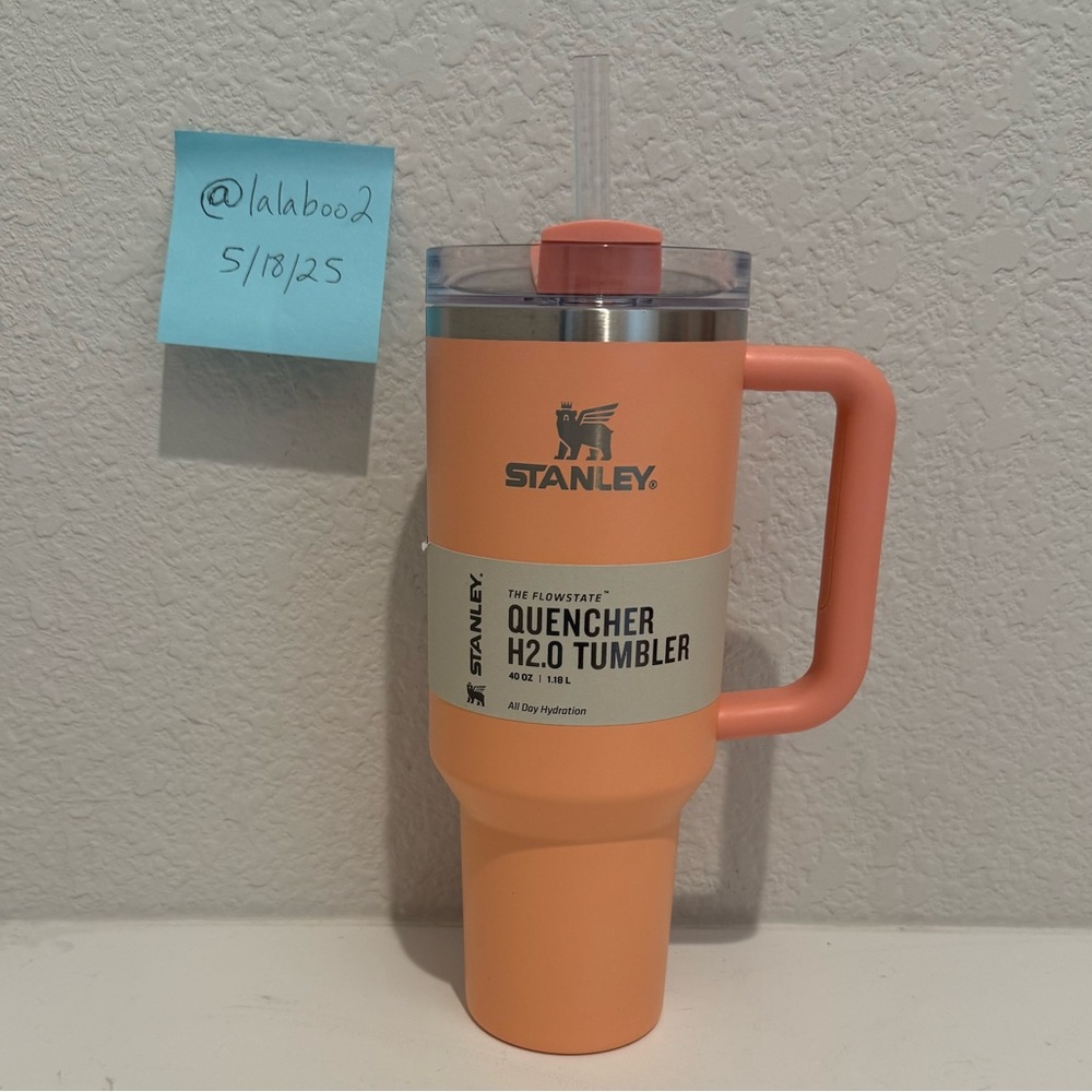 Stanley Melon Peach-Orange 40 oz Tumbler Large Water Cup Quencher H2.0 FlowState